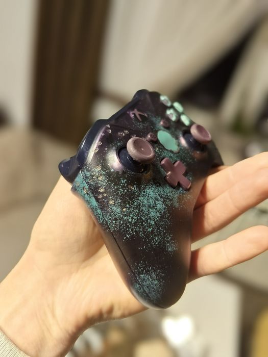 Pad Xbox Sea of Thieves limitowany