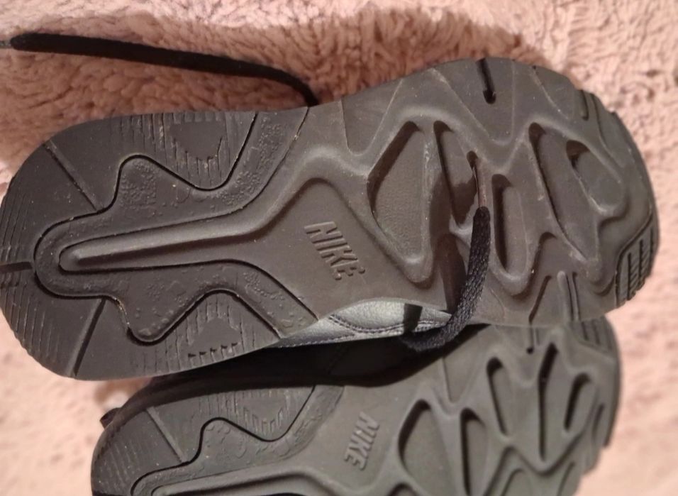 Adidasy Nike nr. 36.5 czarne grubsze materiałowe casual basic alternat