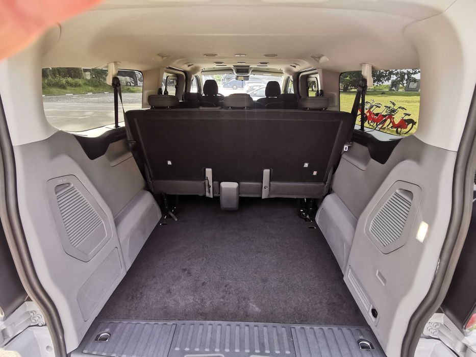 Wynajem busa 8-osobowego z kierowcą lub bez.