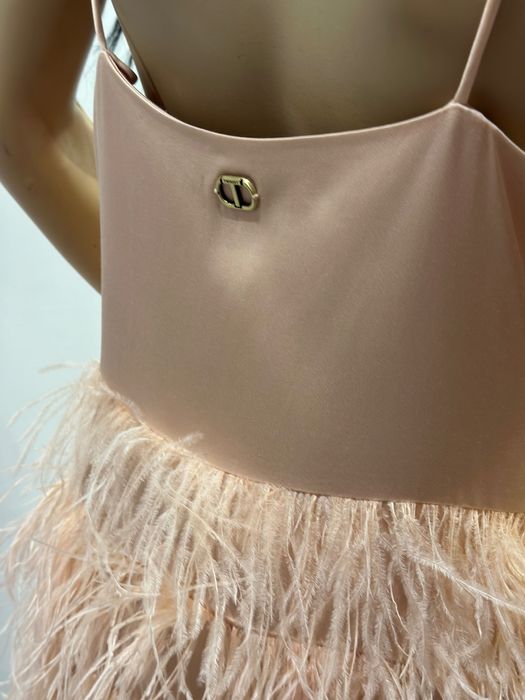 Twinset sukienka z piórami 38