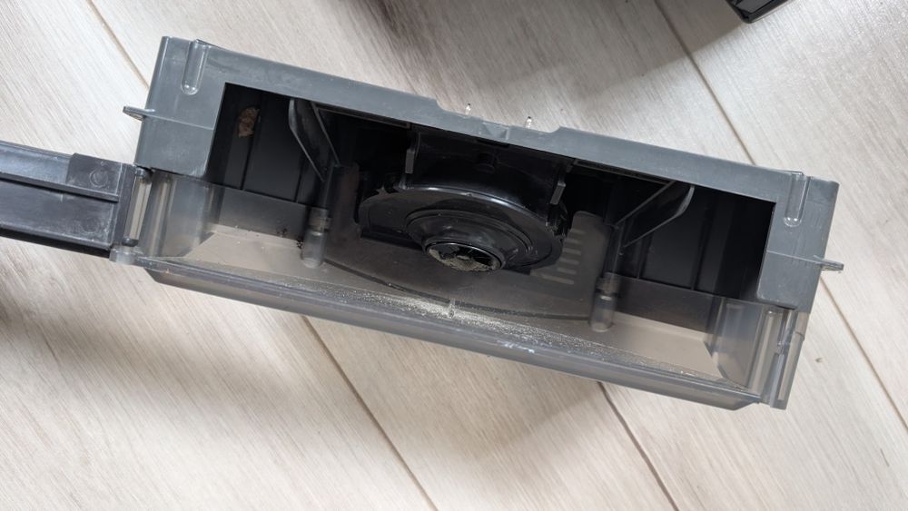 iRobot Roomba model 696