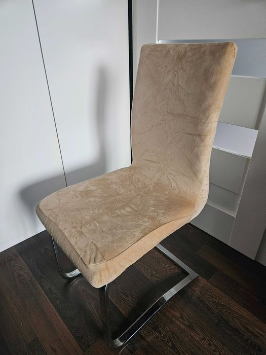 Pokrowce na krzesła miękkie welurowe beżowe 4 sztuki komplet