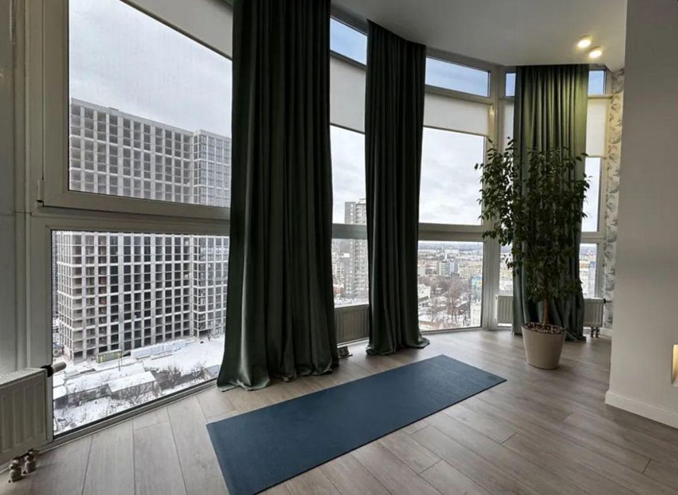 Продам 3-комн квартиру в районе Херсонская ул.