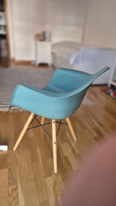 Cadeira Eames DAW