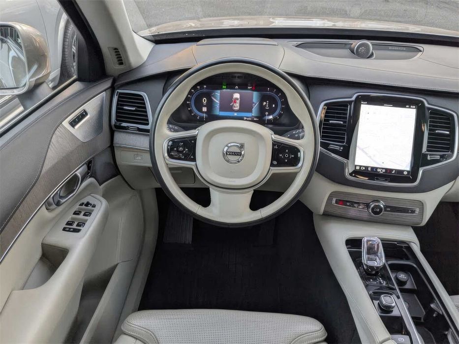 Volvo XC90 B6 Ultimate Bright Theme 6-Passenger      2023