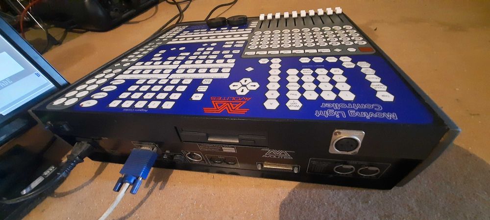 Mesa Luzes Profissional - Avolites Azure 2000 Moving Light Controller