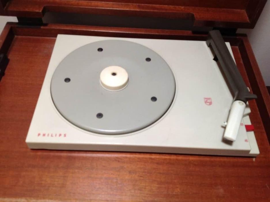 Radio gira-discos Phillips anos 60