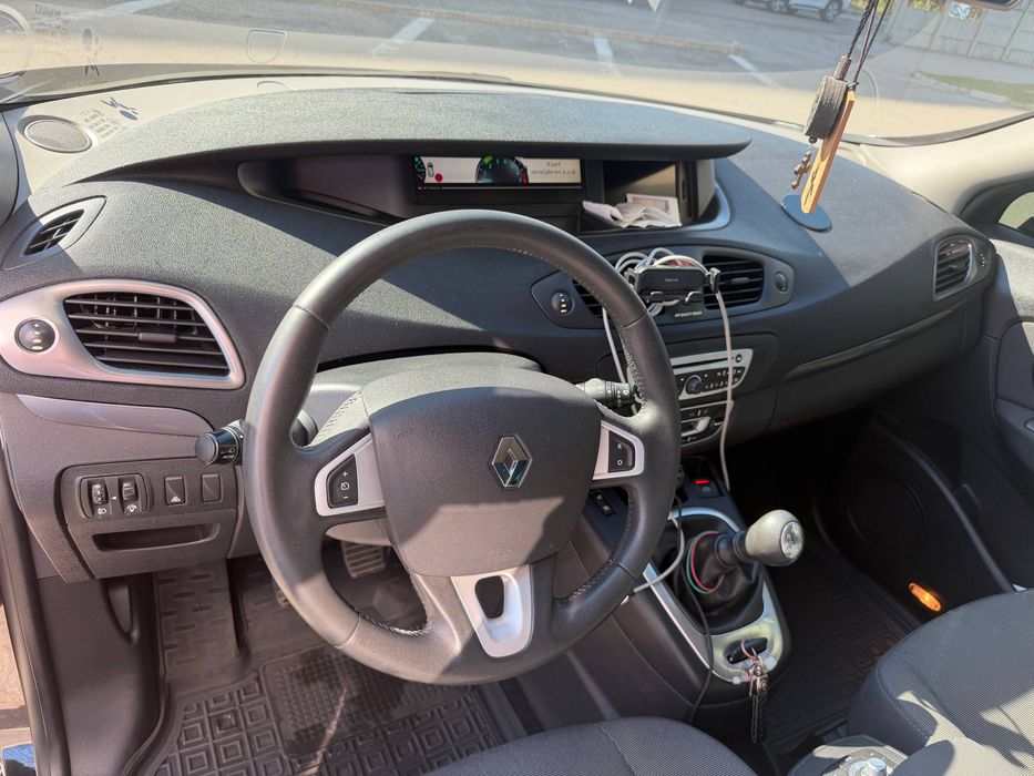 Продам Renault Scenic 2011р