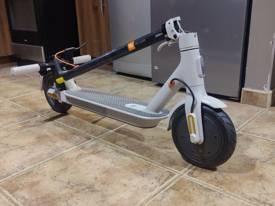 Elektryczna hulajnoga Mi3 – prawie nowa, tylko 3 użycia