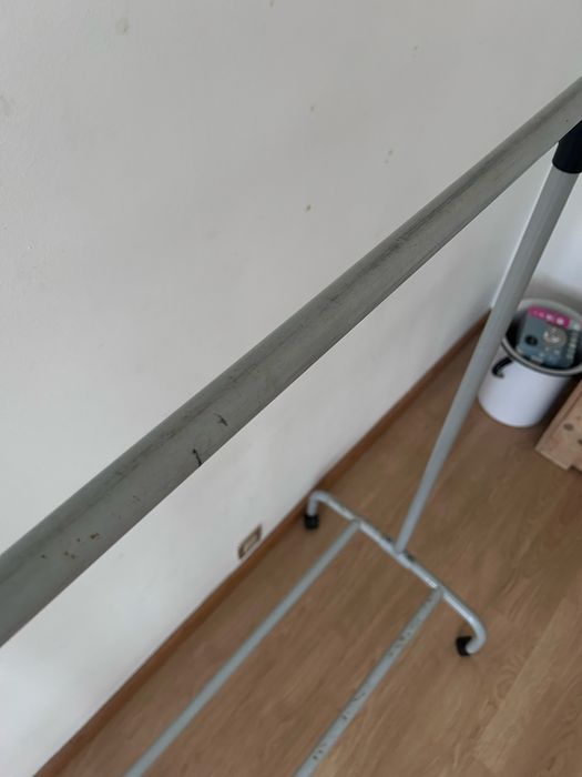 Charriot / Cabideiro IKEA Vintage com Rodas – Antigo e Robusto