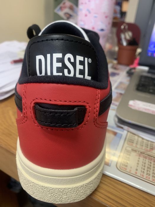 Tenis Diesel em pele numero 41 Vermelho  , Branco e Preto