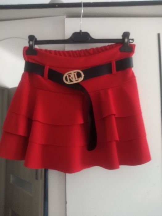 Nowe czerwone spódniczko spodenki