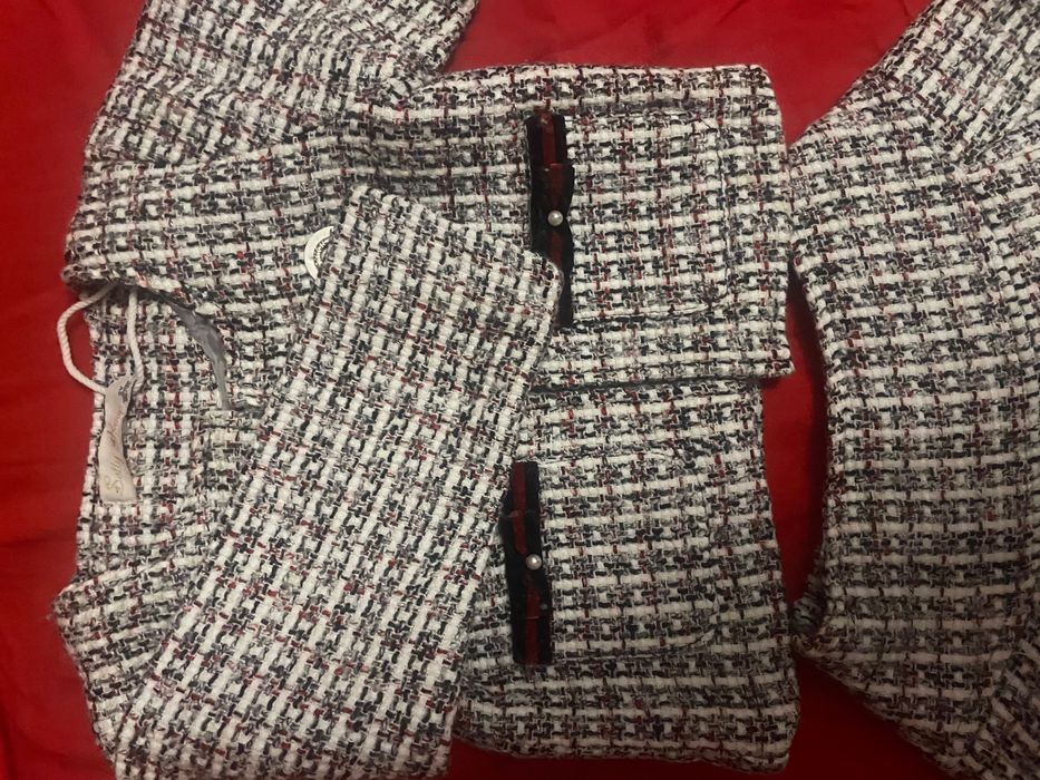 Дуже гарний костюмчик для дівчинки.