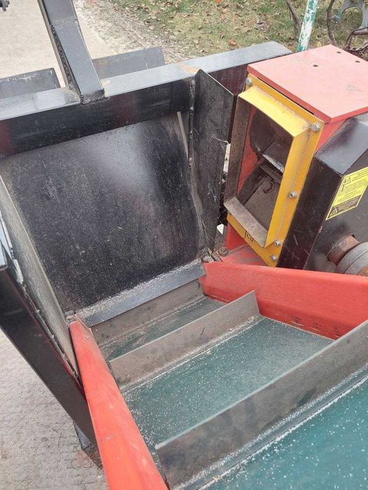 Подрiбнювач гiлок на трактор. Шкiв-120 з транспортером (+запаснi ножi)