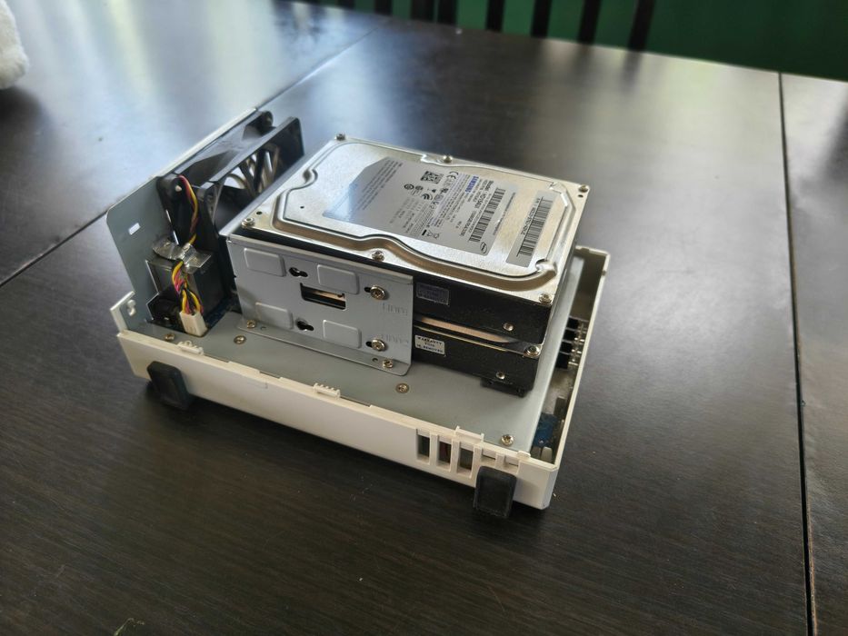 Synology DS 215j z dwoma dyskami 1,5 TB (razem 3 TB)