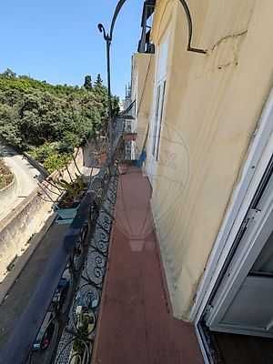T3+1 com charme histórico na Calçada das Necessidades | Valor Negociável