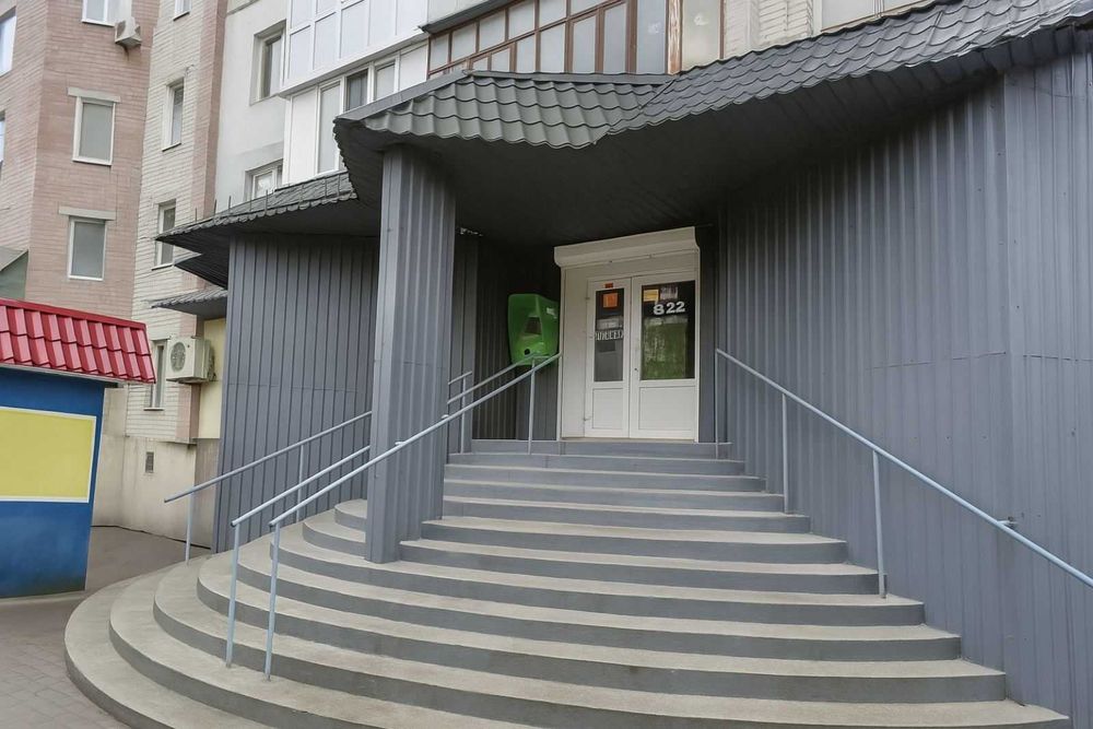 Сдам магазин 300 м.кв в тафиковом месте по ул.Комкова.