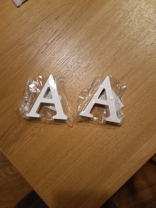 Letras A em madeira