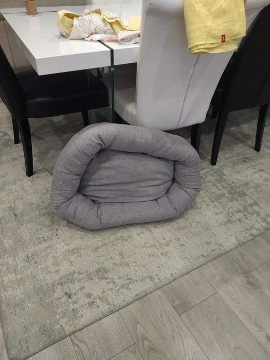 Cama  cinzenta para cão  de médio porte