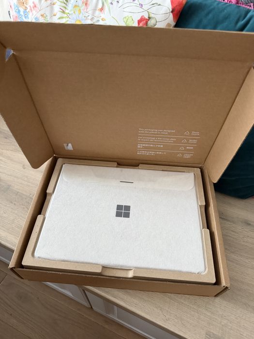 Nowy Microsoft Surface Pro Snapdragon  X Elite 16gb 512gb model: 2085