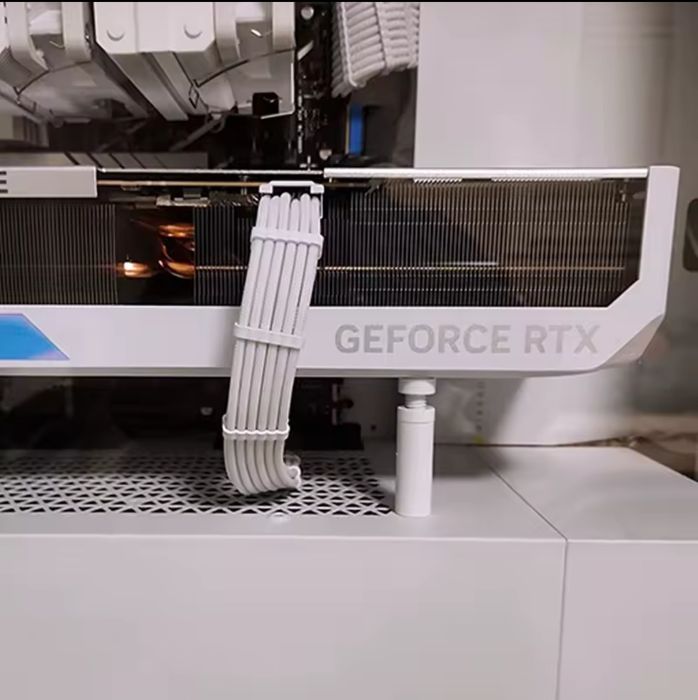 Wspornik GPU karty graficznej - biały dwa rodzaje