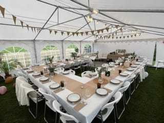 Wynajem namiotów plenerowych, stołów, krzeseł, zastawy