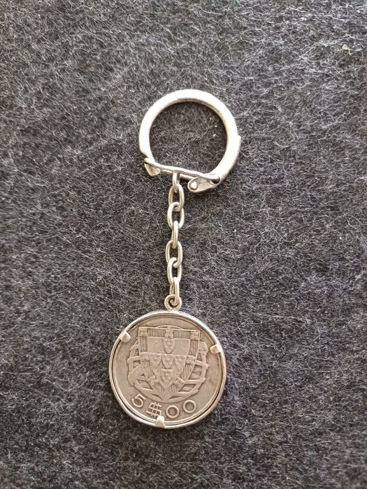 Porta-chaves com moeda em prata de 1946