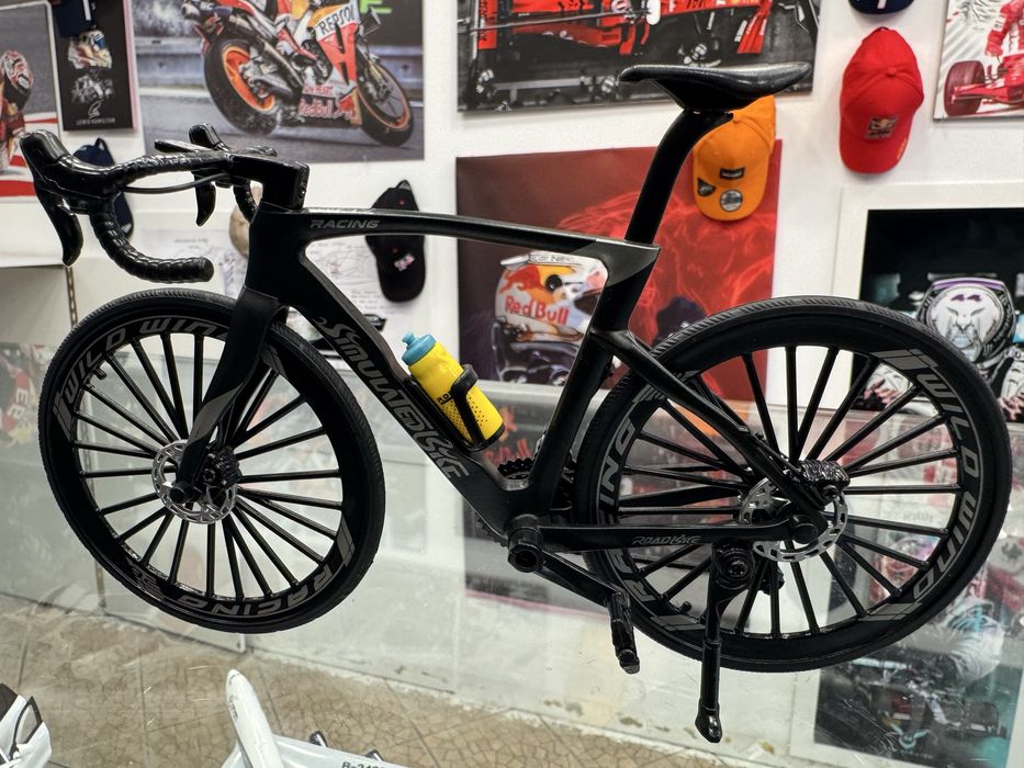 Miniatura bicicleta de ciclista . Escala 1:12