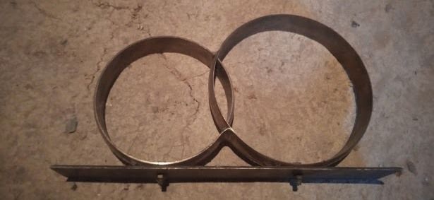 Прикраса - обручки на дах або капот авто.