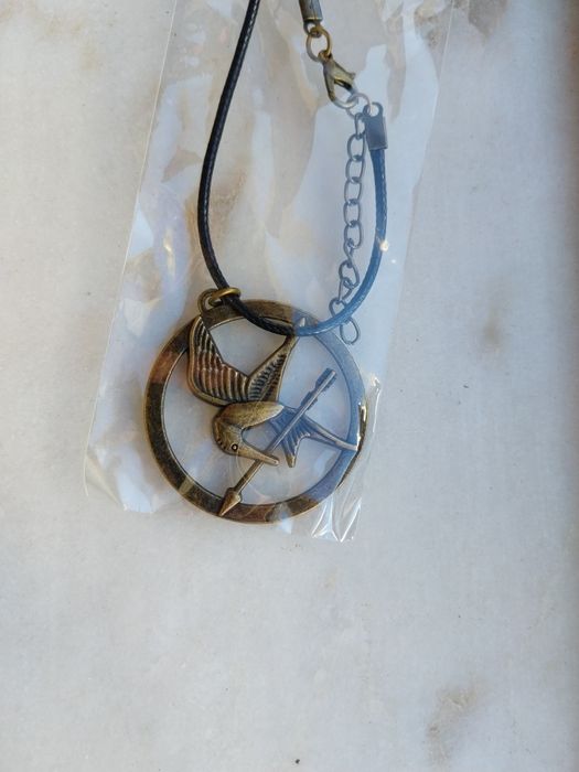 Jogos da Fome colar mimo gaio The Hunger Games mockingjay necklace NEW