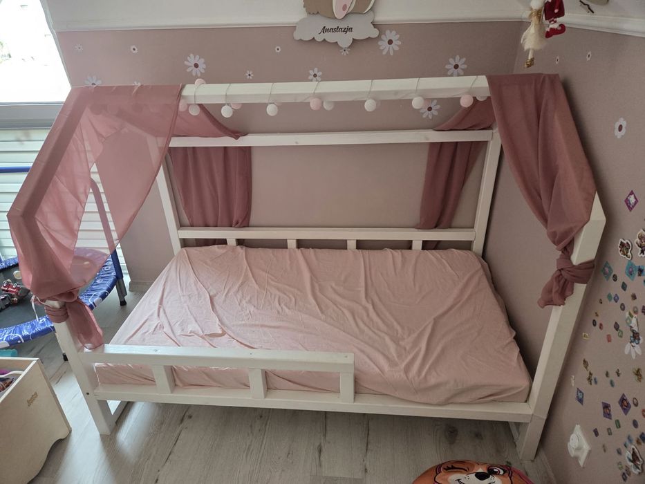 Łóżeczko białe domek