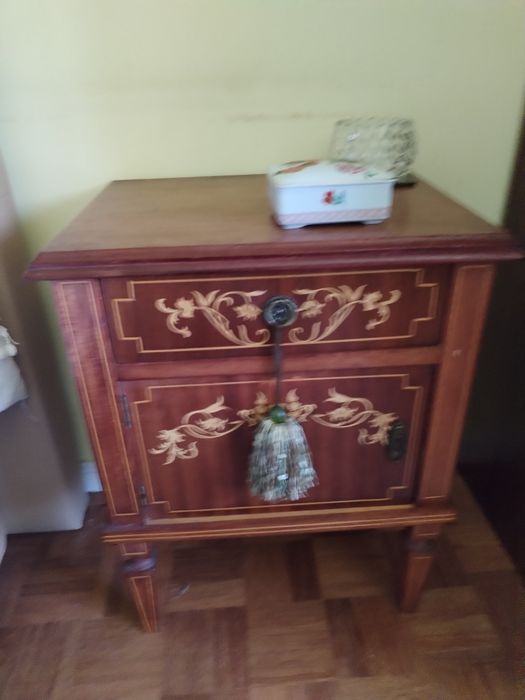 2 mesinhas de cabeceira, o conjunto, em bom estado