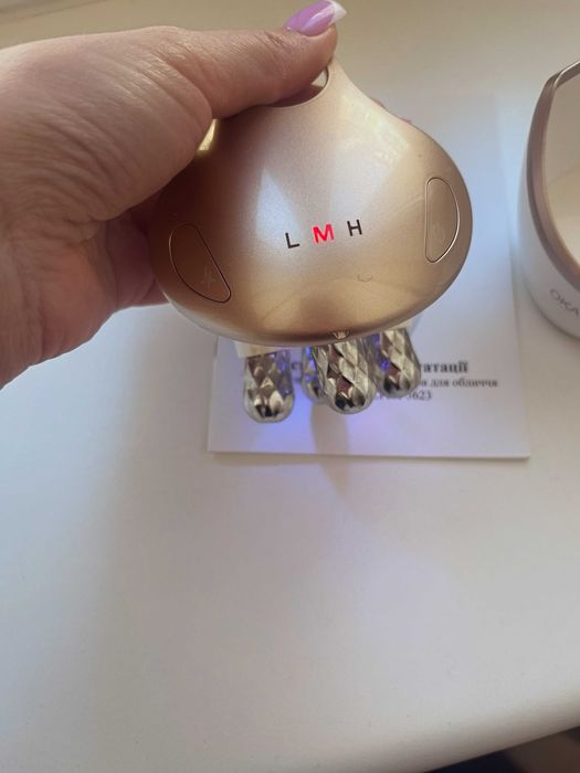 Микротоковый массажер c технологиями RF + EMS + LED терапии