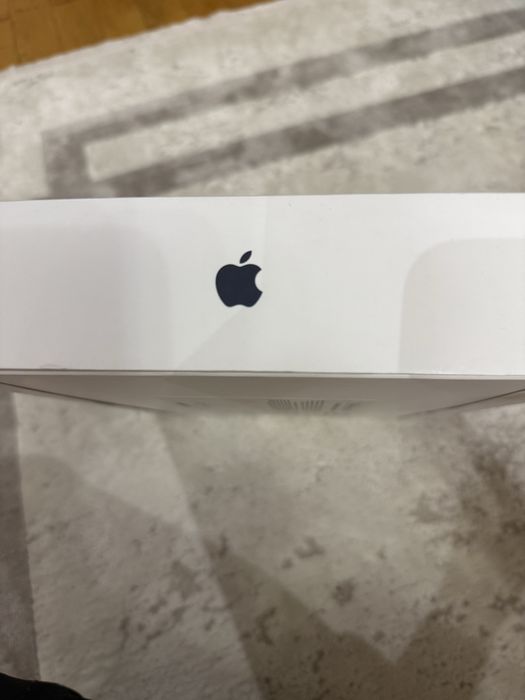 MacBook Air 13 inch 16 GB  / 256 GB SSD