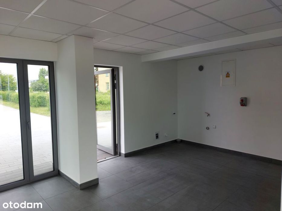 Lokal na wynajem z witryną na parterze