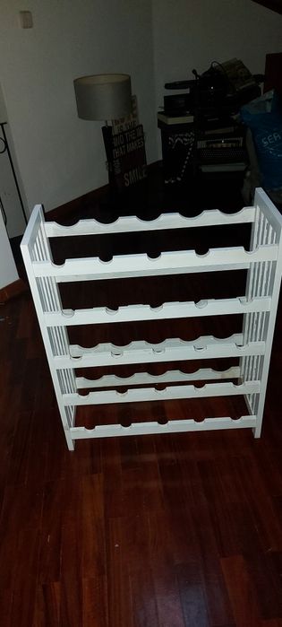 Vendo garrafeira em pinho pintada de branco