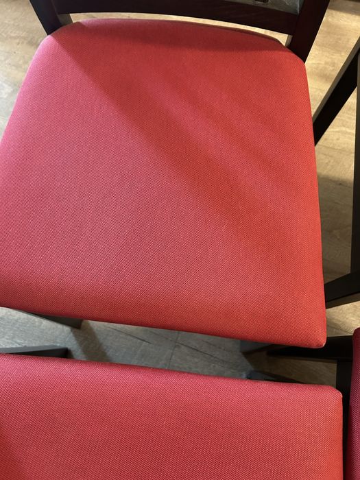 Cadeiras em castanho escuro Ikea