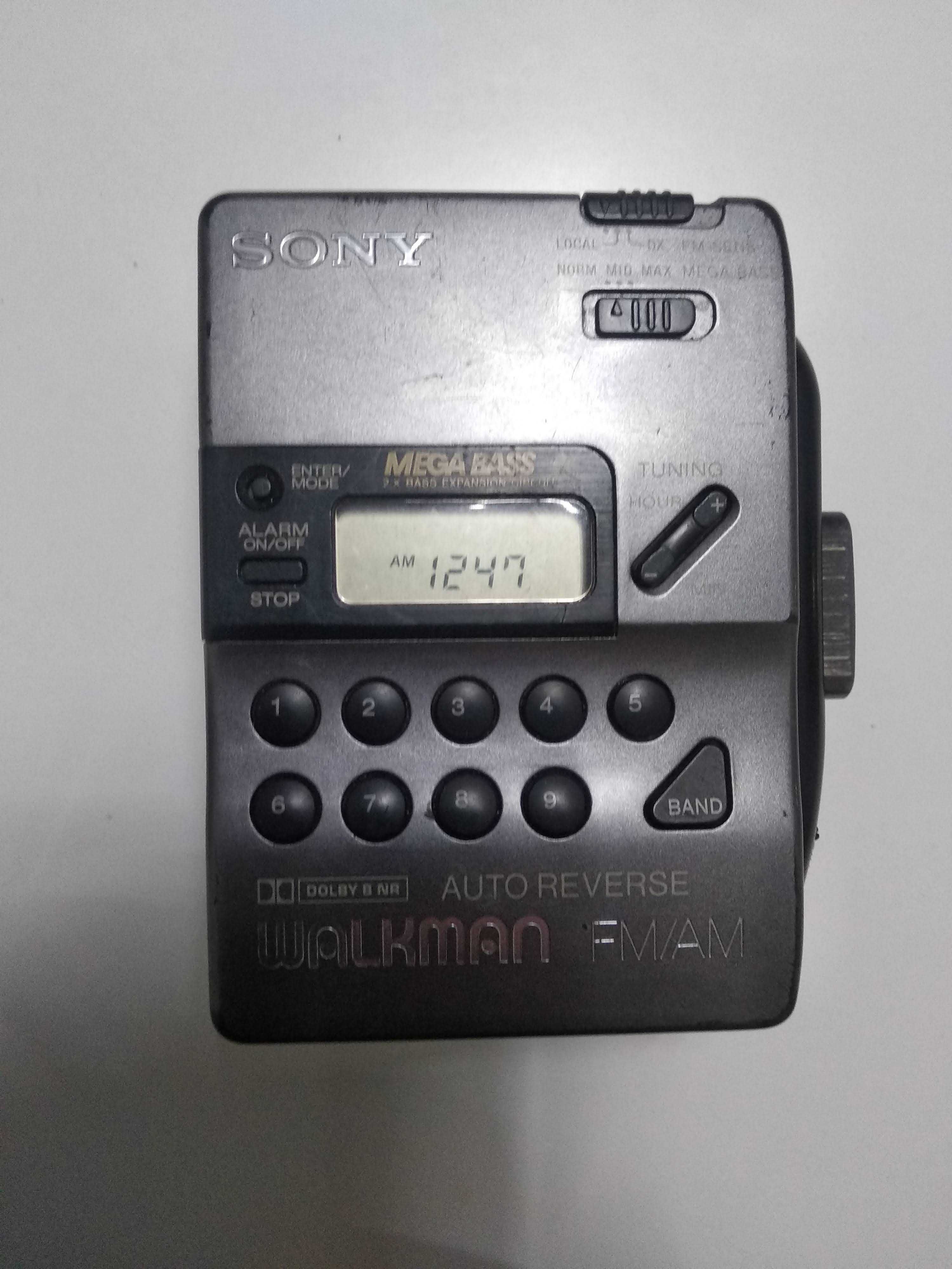 SONY WALKMAN WM-FX43 AM/FM PORTABLE CASSETTE PLAYER