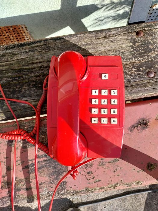 Telefone bastante antigo