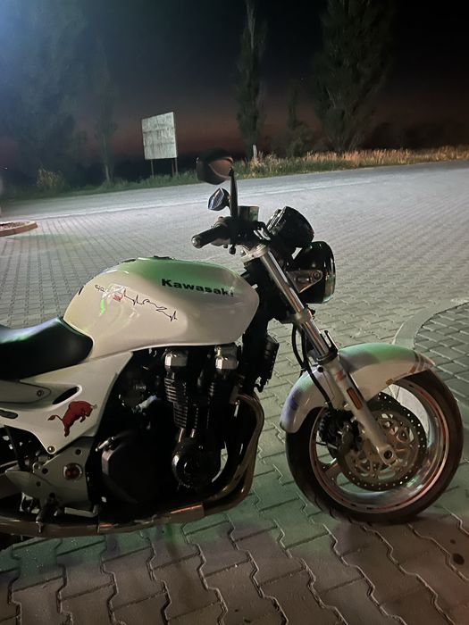 Продам кавасакі zr750f