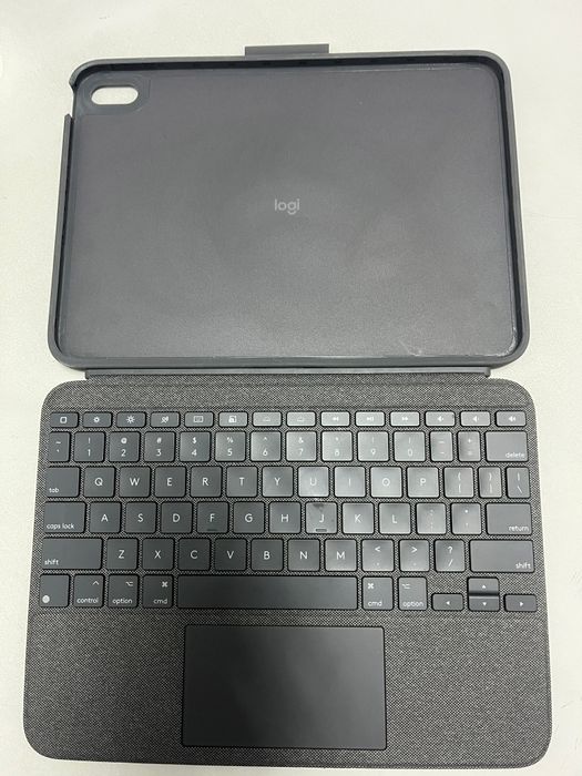 Capa teclado Logitech para iPad 11"/ air 11 2025 etc como nova pouco uso