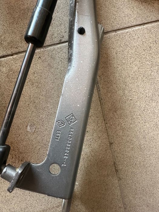 Кріплення капоту Renault Scenic 654000004R