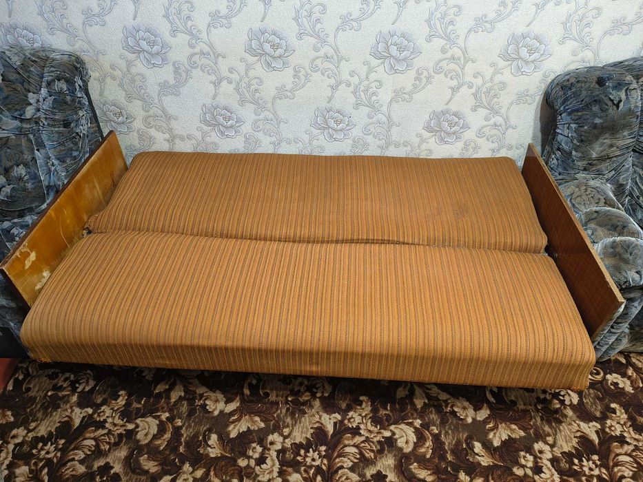 Віддам диван у гарному стані