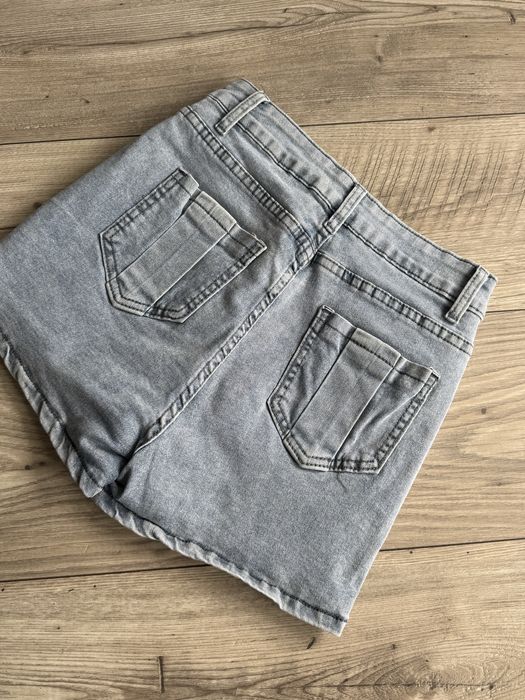 Piękne spodniczko spodenki jeansowe szorty