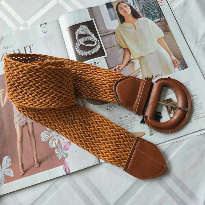 Viralowy pleciony pasek boho karmelowy z klamrą elastyczny Made in Spain