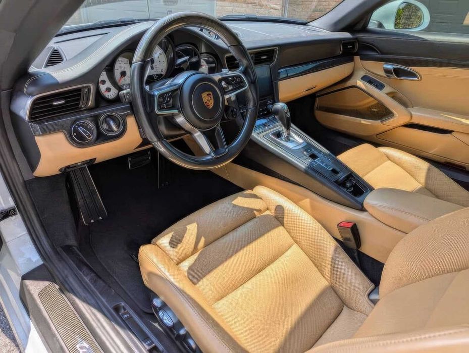 Porsche 911 Turbo S      2019