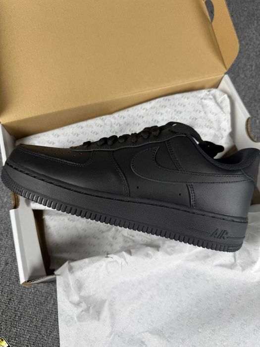 Butymęskie_Nike_Air_Force_1_Low_07_Czarny R.37.5
