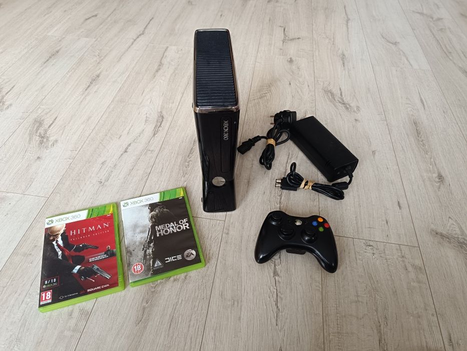 Konsola Xbox 360 Slim E 250gb pad bezprzewodowy 2 gry