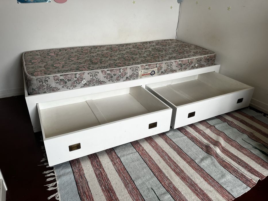 Cama solteiro com colchão