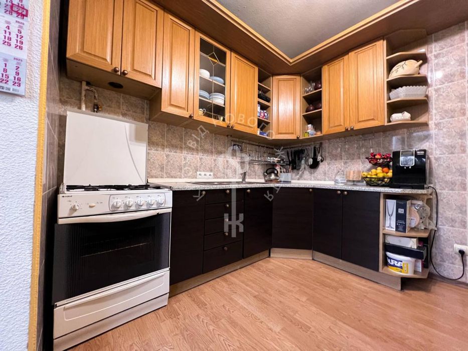 Біла газова плита indesit , 60см